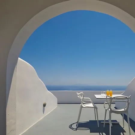 Adore Santorini מלון