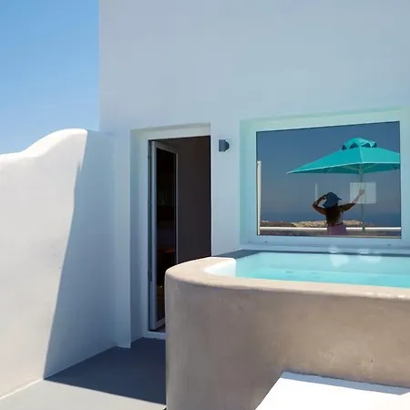 Adore Santorini 이메로비글리