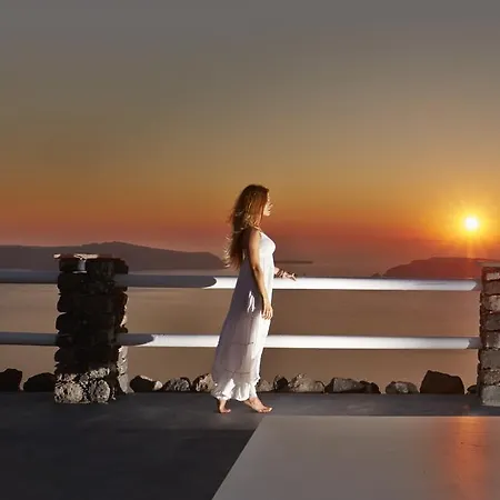 Adore Santorini 4*